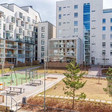 헬싱키 Iso Aurinkoinen Parveke Ja Hyvaet Yhteydet 아파트 외부 사진